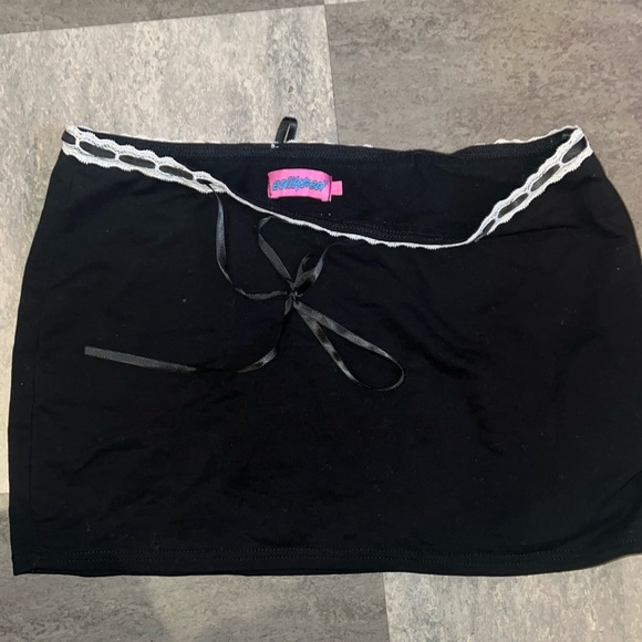 EDIKTED Seline Skirt - Picture 2 of 3